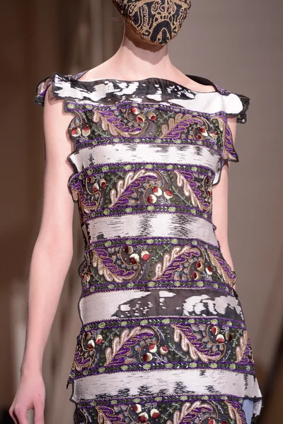 Look 10